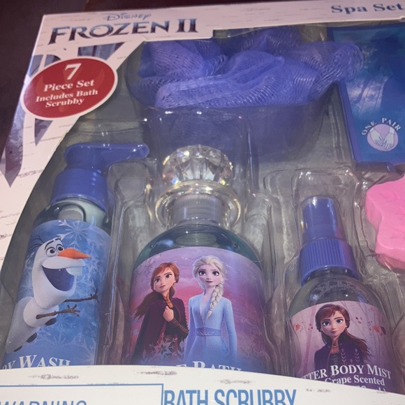 - Disney Frozen Two,  Kids Spa Set, - Picture 5 of 5